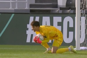 开云体育手机登录-国足新长城？李昊U23亚洲杯3场零封 扑单刀+拒自家队友头槌“乌龙”