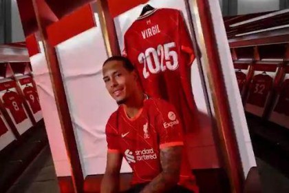 开云体育手机登录-官方：利物浦续约范戴克至2025年 红军锁住中后场！